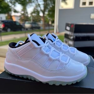 Size 10C AIR JORDAN 11 LOW “Legend blue”